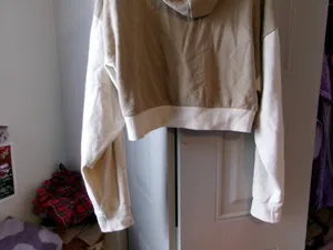 True Religion Brand Jeans cropped hoodie sweatshirt in beige/khaki size medium. thumbnail 9