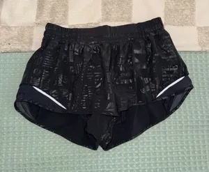 Lululemon Hotty Hot‎ Short II *2.5" Manifesto size 6 thumbnail 1