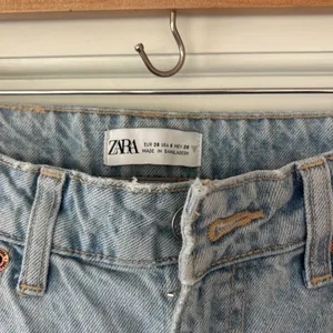 ZARA Light Wash Jeans thumbnail 2