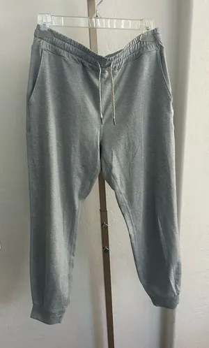 Vuori Performance Jogger Women’s Small Gray Heather DreamKnit Athleisure Pants thumbnail 1