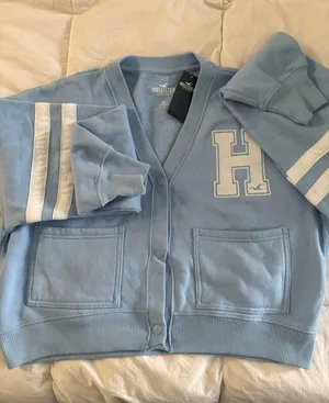 Hollister Sweater thumbnail 1