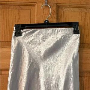 Babaton from Aritzia Size Extra Small Women's Teen Girl Champagne Satiny Skirt thumbnail 2