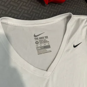 Nike workout top thumbnail 2
