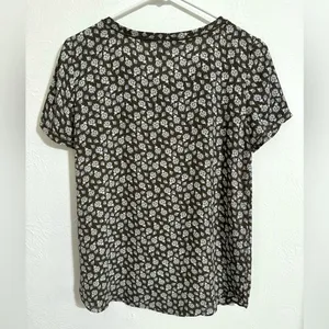 Ann Taylor olive floral drapey short sleeve shirt, size XS thumbnail 3