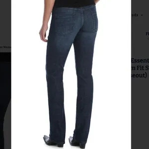 Wrangler Women's Essential Straight Stretch Mid-Rise Slim Fit Straight Leg Jean‎ thumbnail 6