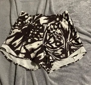 Lululemon Hotty Shorts thumbnail 1