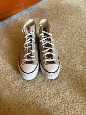 High-Top Converse Chuck Taylor thumbnail 3