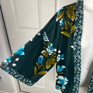 Loft mixed floral kimono wrap *no sash belt* thumbnail 5