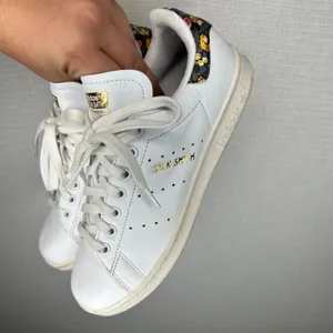 Adidas Stan Smith White Leather Floral Heel Gold Foil Sneakers Womens 6.5 thumbnail 4