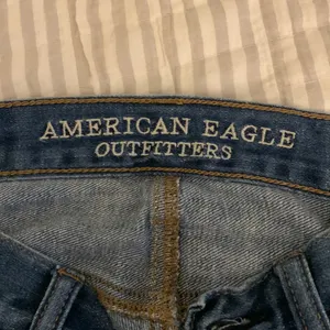 American Eagle Outfitters Vintage High-Rise Distressed Blue Jeans thumbnail 4