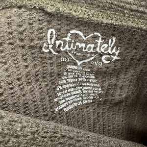 Free People Shirt Size Medium Olive Green Waffle Long Sleeved Crop Top Open Back thumbnail 3