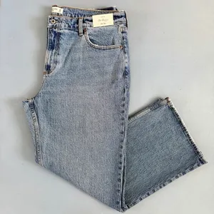 NWT Abercrombie & Fitch The Baggy‎ Low Rise Medium Wash Jeans thumbnail 2