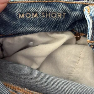 American Eagle Blue Distressed Mom Short Jeans Shorts Size 6 thumbnail 5