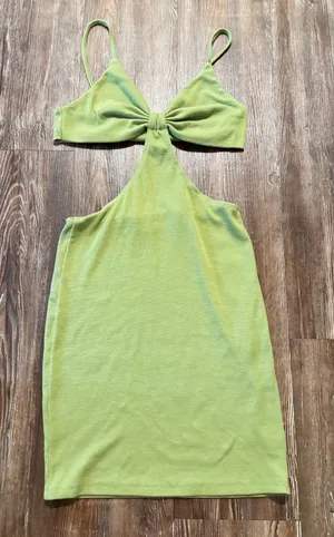 SHEIN Green Halter neck dress with Bow Detail thumbnail 1