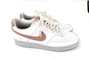 Nike White and Pink Athletic Shoes with Breathable Design thumbnail 1