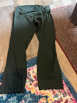 Lululemon Women’s Dark Green scalloped leggings thumbnail 2