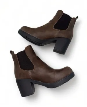 Dream Pairs Chelsea block heel ankle boots thumbnail 1