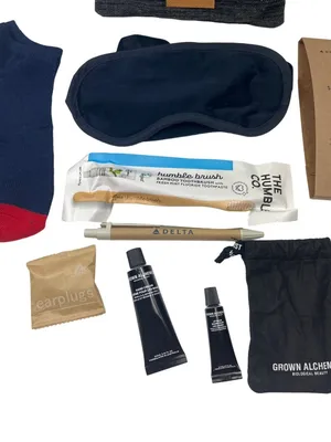 Delta One Travel Amenity Kit Someone Somewhere Includes Eye Mask Socks 71g thumbnail 3