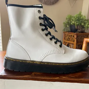 NWOB Dr Martens Jadon Boot Smooth Leather Platforms White Size 8 Women thumbnail 2