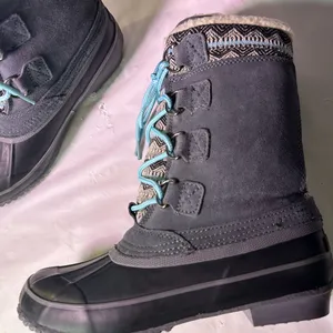 Khombu Women's Winter Boots with Blue Laces thumbnail 10