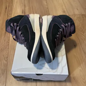 •NEW• Air Jordan 2 Retro 'NOIR MAUVE' Sneakers in Purple & Gray • 8M / 9.5W thumbnail 8