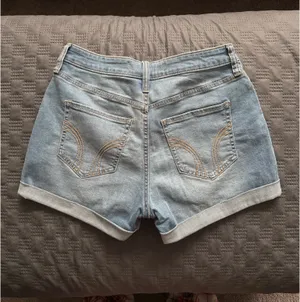 Hollister Curvy High-Rise Classic Short thumbnail 2
