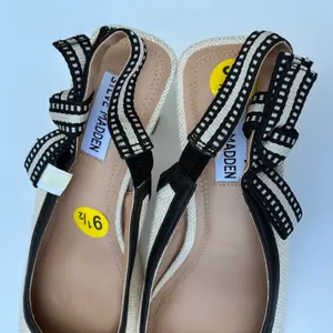 Steve Madden Valeree Sandals Pointed Toe Slingback Pump Beige Black Womens 9.5 thumbnail 3