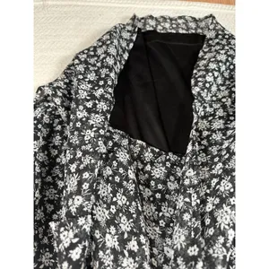 Blu Pepper Womens Dress Medium Floral Black White Lined V-Neck Knee Length‎ thumbnail 9