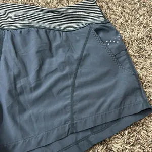 Zella Grey Workout Running Shorts Sz XL thumbnail 3