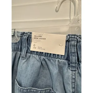 NEW American Eagle Denim‎ Relaxed Mom Jogger Sz 0 Medium Wash Cargo High Rise thumbnail 11
