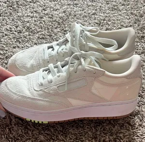 Reebok Shoes thumbnail 1