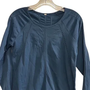 Athleta Women's Black Long Sleeve Seamless Top Size‎ M- Yoga Workout thumbnail 2