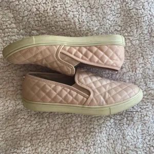 Cute pink Steve Madden madden sneakers shoes. Lightly worn. thumbnail 3