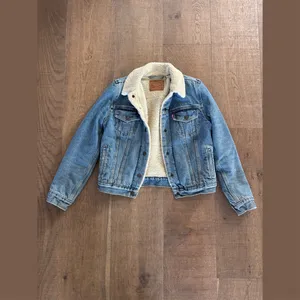 levi’s strauss sherpa lined jean denim jacket thumbnail 2