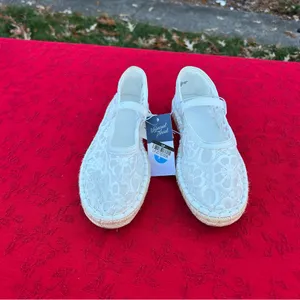 Universal Threads Women's Celia Floral Lace Mary Jane Espadrille Flat by size 7.5 thumbnail 2