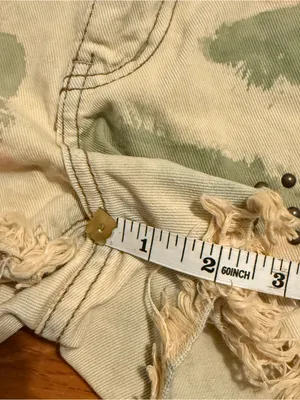 Free‎ People Studded Distressed Jean Shorts Size 25 thumbnail 5
