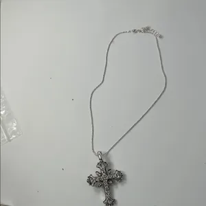 Elegant Silver Cross Pendant Necklace thumbnail 11