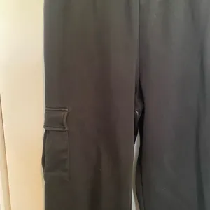 Fabletics Black Cargo Style Wide Leg Sweatpants XL thumbnail 2