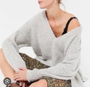 Urban Outfitters UO Rosie Soft V-Neck Side Slit Sweater Oversize thumbnail 3