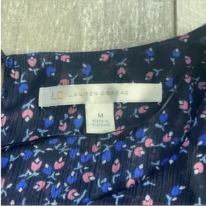 LC Lauren Conrad Size Medium Floral Printed Top. thumbnail 4