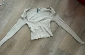 H&M Divided Cream Ribbed Sweetheart Long Sleeve Crop Top S thumbnail 1