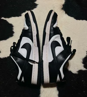 Nike Tennis Shoes thumbnail 1