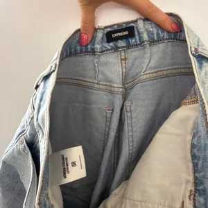 Express size 6 Blue denim jeans with ripped details #distressed #denim thumbnail 2
