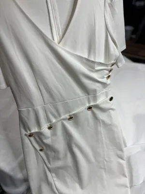 White V thumbnail 3