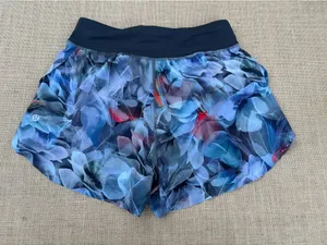 Lululemon Fast & Free High Rise 3” Women’s Floral Print Running Shorts Size 4 thumbnail 4
