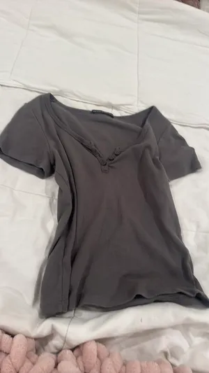 Brandy Melville Short Sleeve Top thumbnail 4