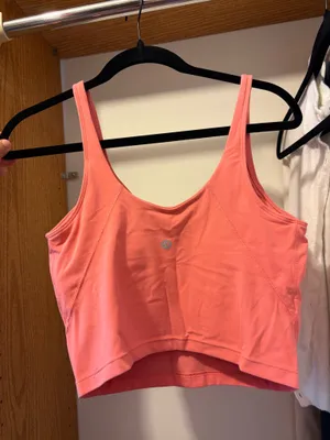 Lululemon top thumbnail 2