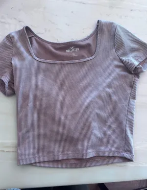 Hollister Top thumbnail 1