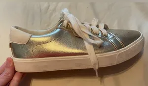 💕 2 For $10 Sam Edelman Boutique Brand Gold/Distressed Sneakers Size 7 thumbnail 1