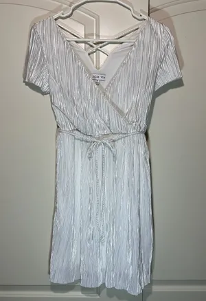 Jolie Vie Metallic Faux Wrap Surplice Mini Dress Pleated V Neck Womens‎ XS White thumbnail 1